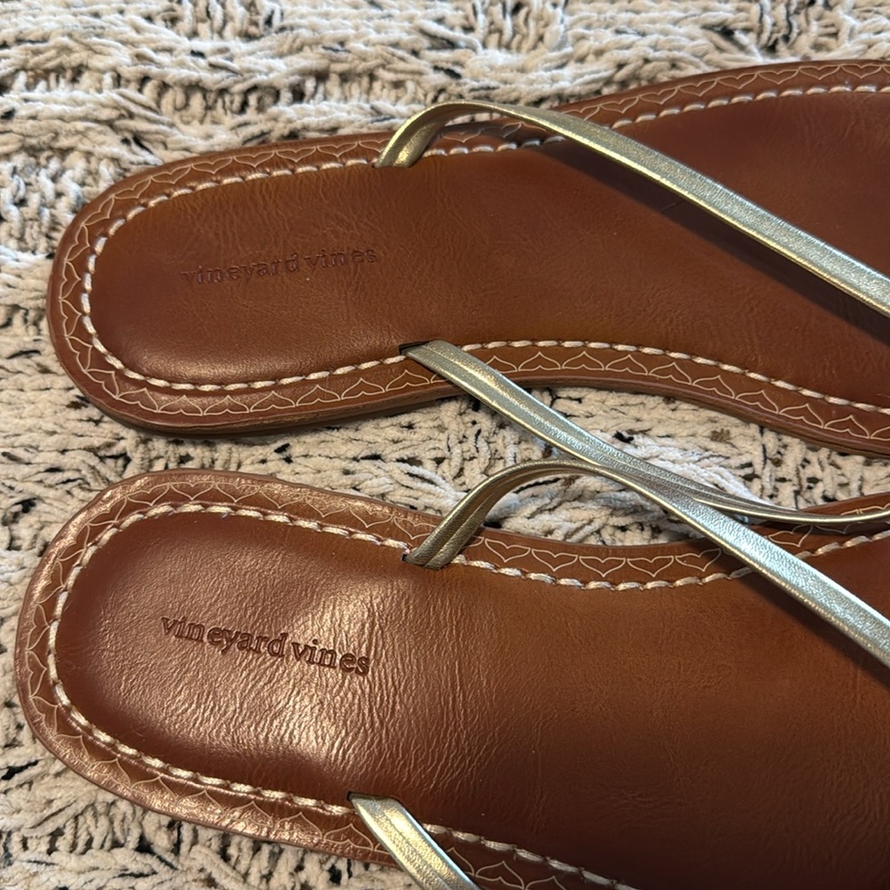 Vineyard Vines Gold Thong Sandals - Picture 4 of 8